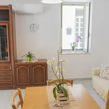 Casa A Mare Lägenhet Mongiove